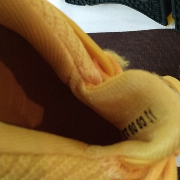 Sneakers - Picture 9 of 11